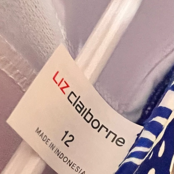 Liz Claiborne Women’s Swimsuit top. - Picture 6 of 6